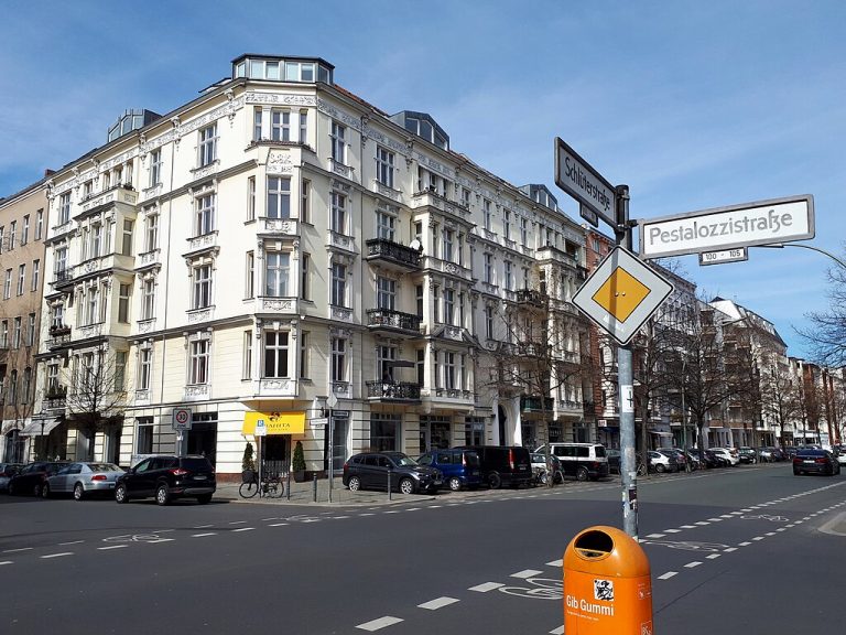 Wohnung kaufen in Pestalozzistraße